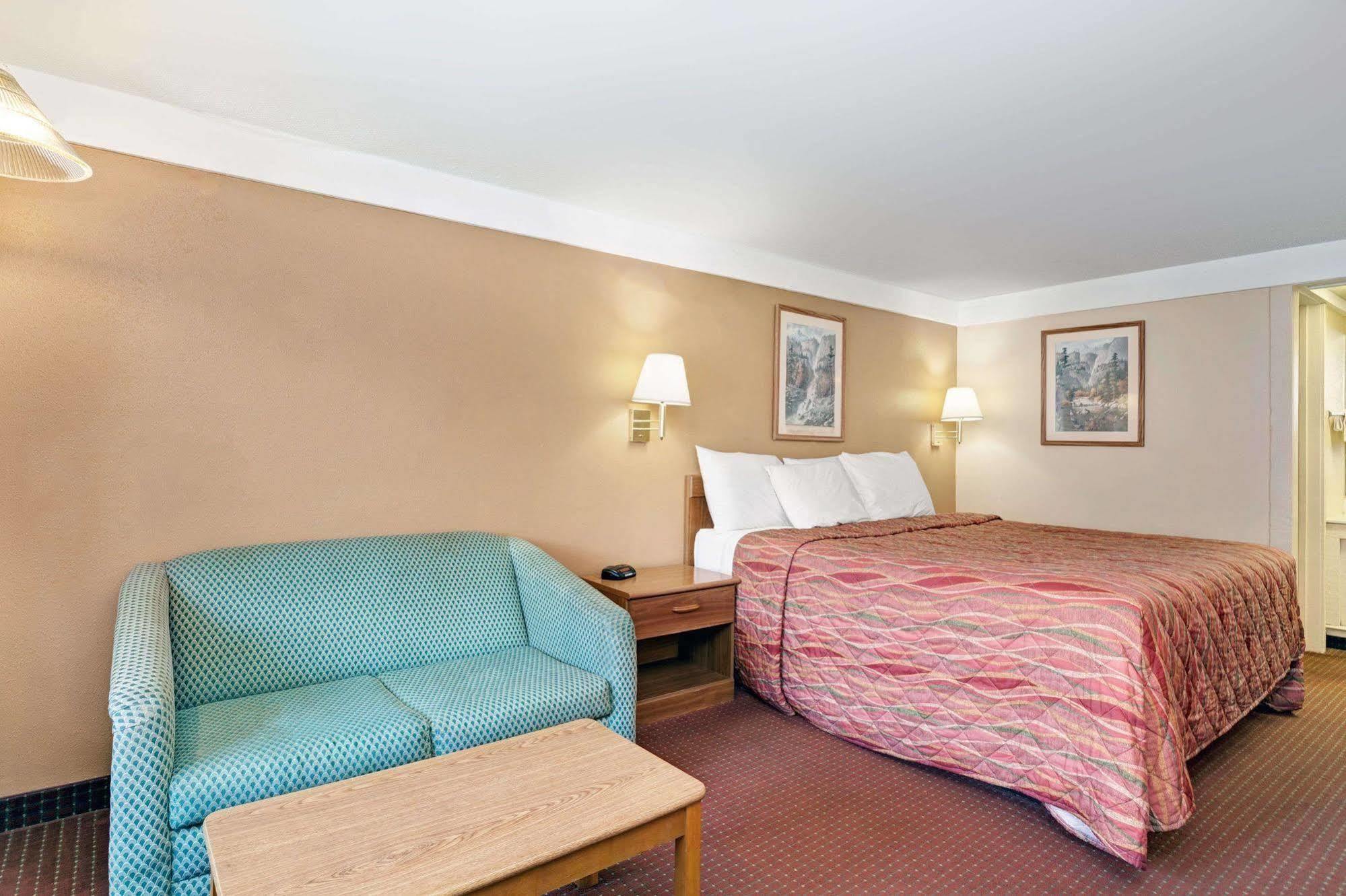 Knights Inn Charleston West Virginia Екстер'єр фото