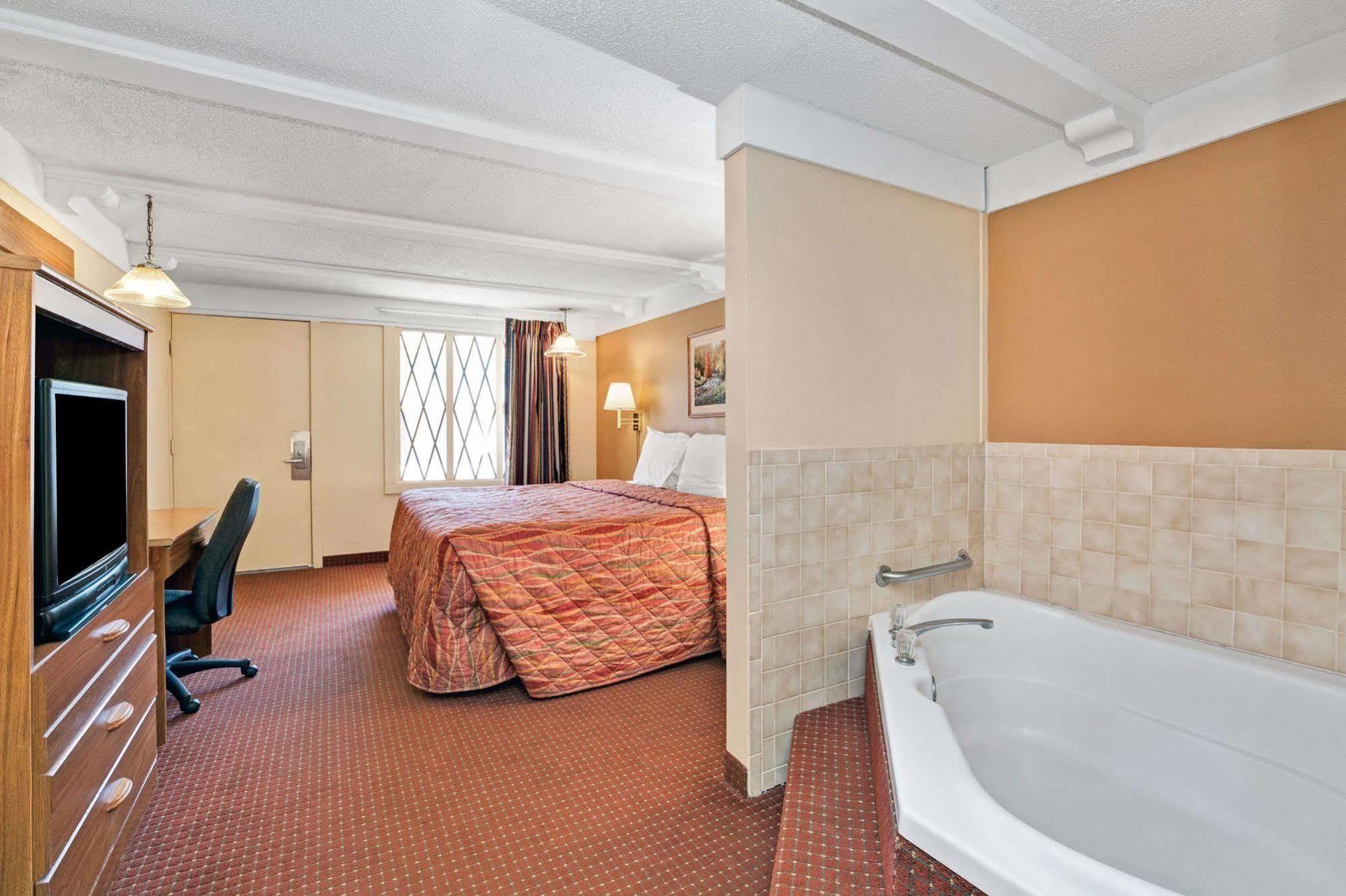 Knights Inn Charleston West Virginia Екстер'єр фото