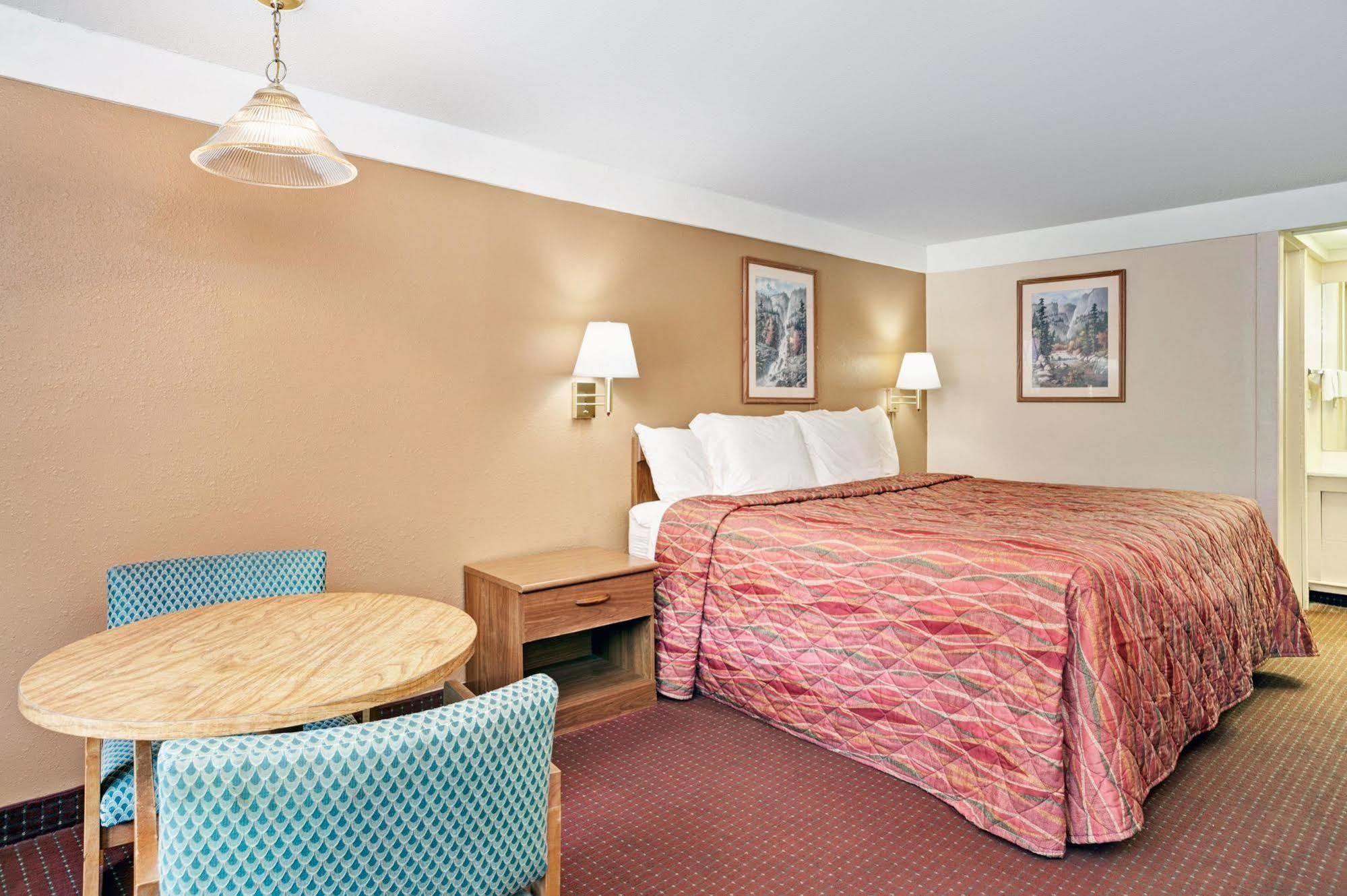 Knights Inn Charleston West Virginia Екстер'єр фото
